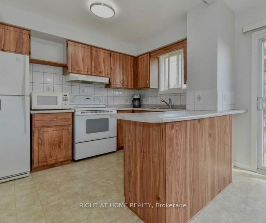 113 Southwood Drive, Kitchener, ON N2E 2J1 – photo 2