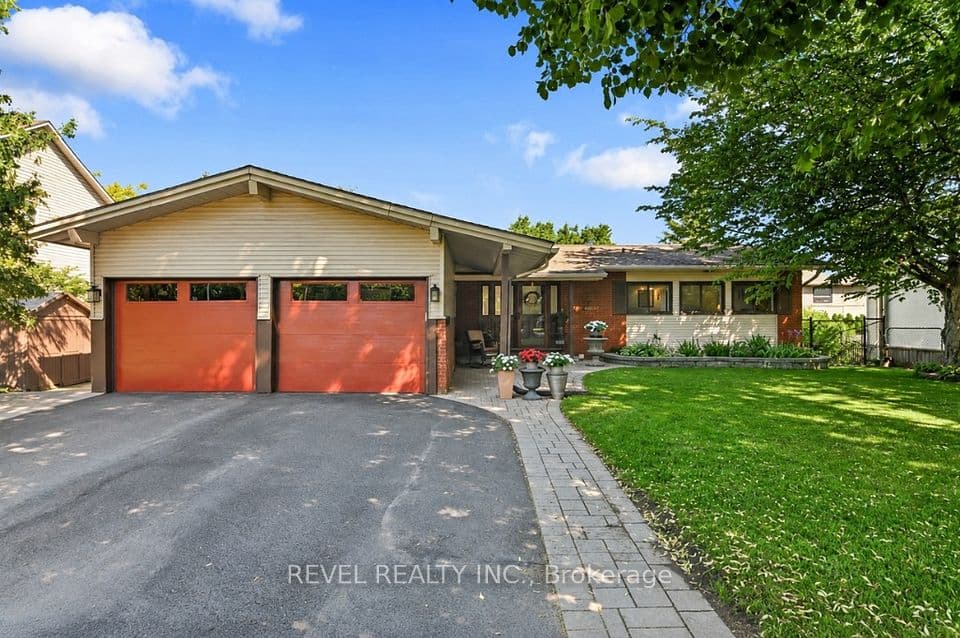 2555 Regina Street, Britannia - Lincoln Heights and Area, ON K2B 6X4 – main photo
