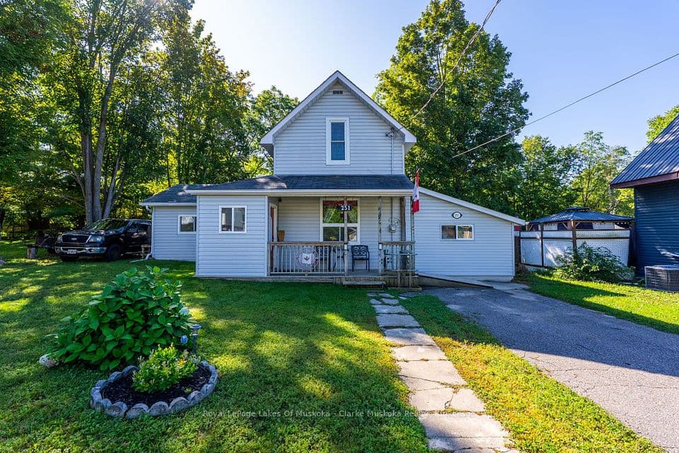 251 James Street W, Gravenhurst, ON P1P 1J7 – main photo