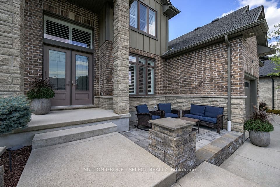 216 Martin Drive, Middlesex Centre, ON N0M 2A0 – photo 2