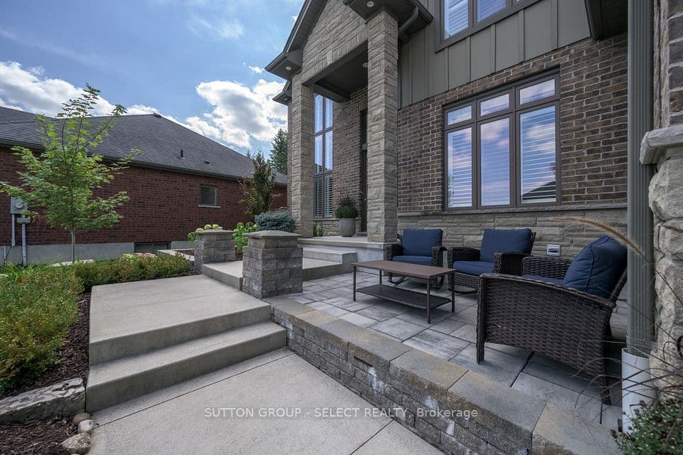 216 Martin Drive, Middlesex Centre, ON N0M 2A0 – photo 3