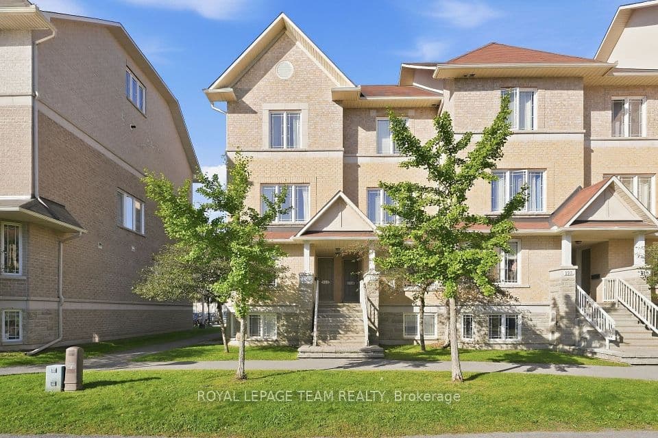 128 Paseo Private, South of Baseline to Knoxdale, ON K2G 4N7 – main photo