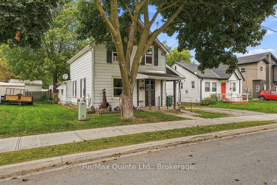 26 Strachan Street, Belleville, ON K8P 1W8 – photo 2
