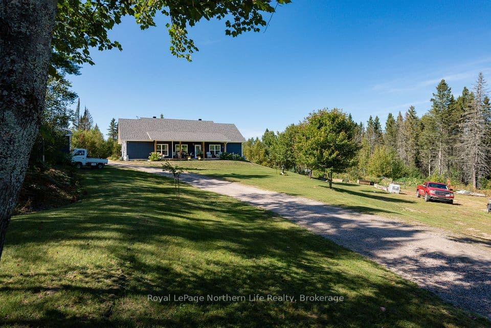 880 Memorial Park Drive E, Powassan, ON P0H 1Z0 – main photo