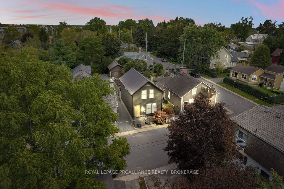 12 Drummond Street, Kingston, ON K7K 5S1 – main photo