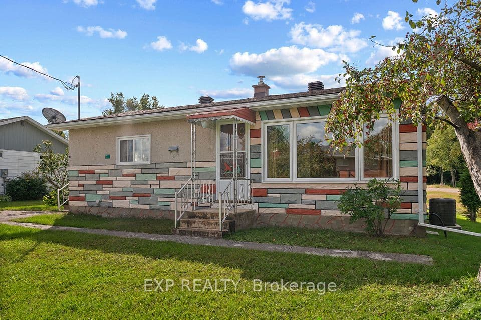 17 Casey Street, Madawaska Valley, ON K0J 1B0 – photo 2