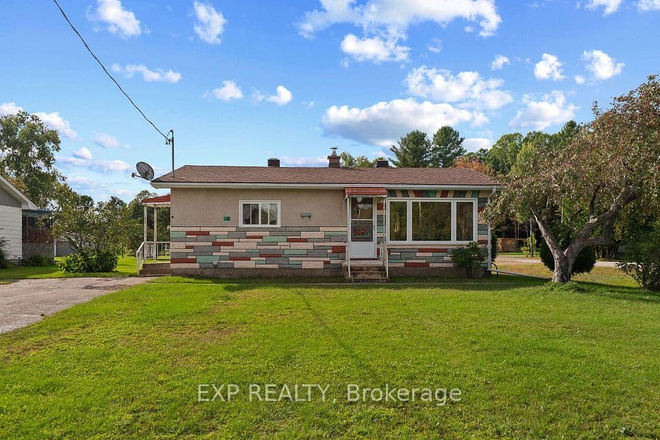 17 Casey Street, Madawaska Valley, ON K0J 1B0 – main photo