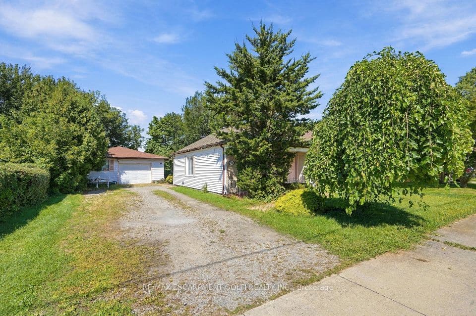 24 Barton Street, St. Catharines, ON L2S 2W1 – photo 3