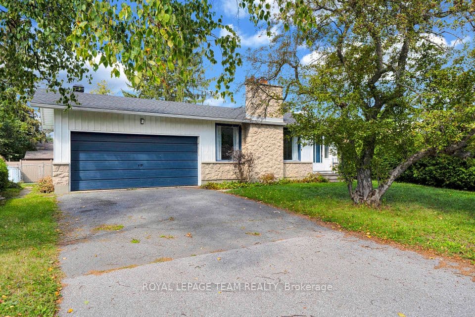 101 Country Lane W, Kanata, ON K2L 1J4 – main photo