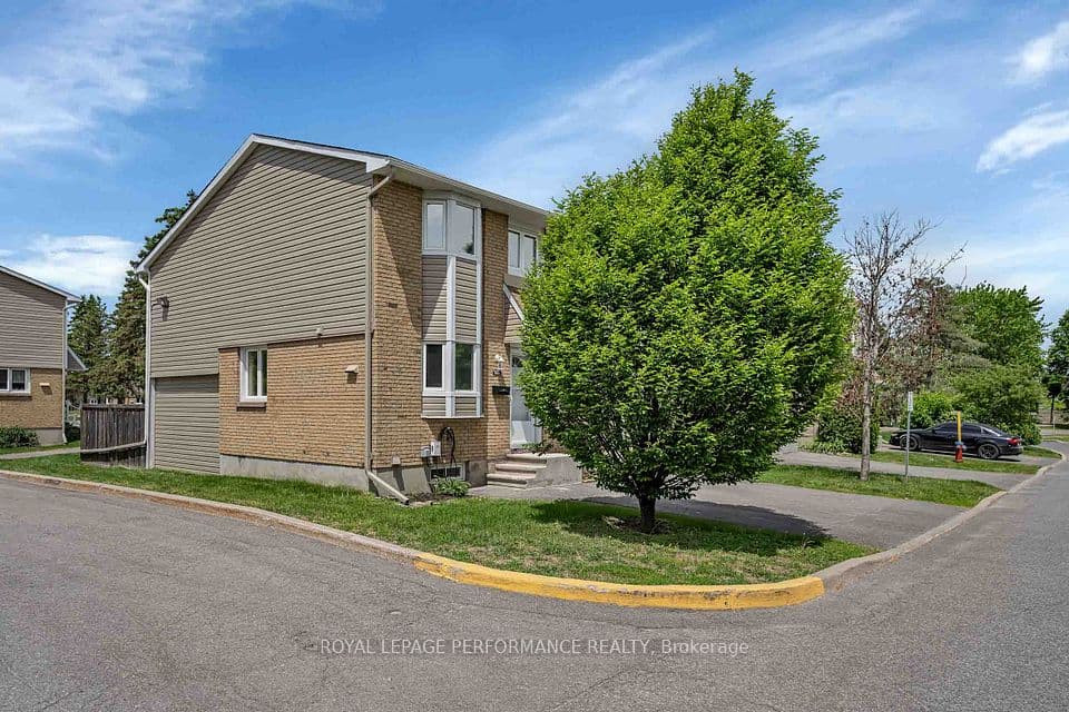 1780 Lamoureux Drive A, Orleans - Cumberland and Area, ON K1E 2N4 – main photo