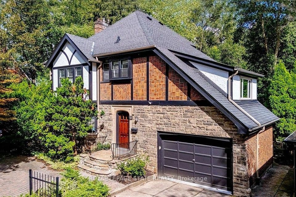 18 Forsyth Avenue N, Hamilton, ON L8S 4E1 – main photo