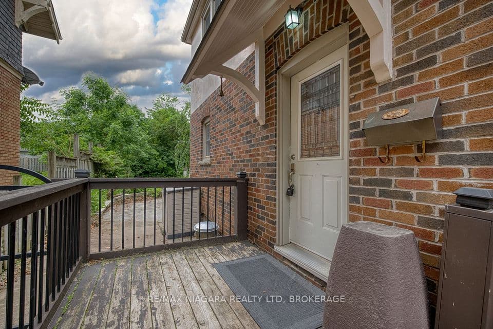 4864 SIMCOE Street, Niagara Falls, ON L2E 1V9 – photo 2