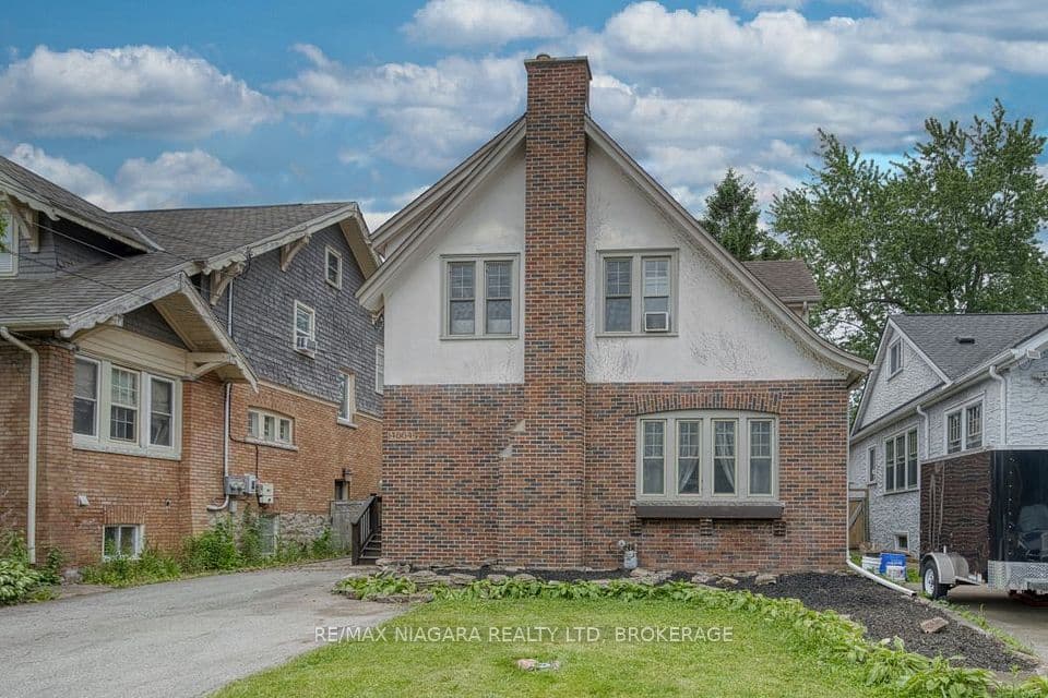 4864 SIMCOE Street, Niagara Falls, ON L2E 1V9 – main photo
