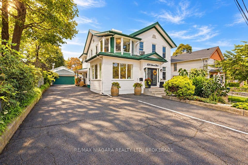 4291 Simcoe Street, Niagara Falls, ON L2E 1T5 – main photo