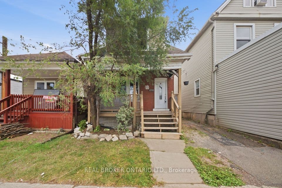 1082 Cannon Street E, Hamilton, ON L8L 2J1 – photo 2