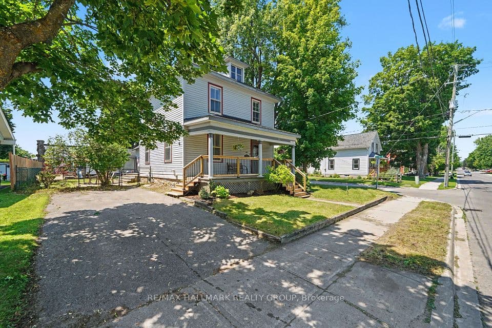 98 Drummond Street E, Perth, ON K7H 1H1 – photo 2