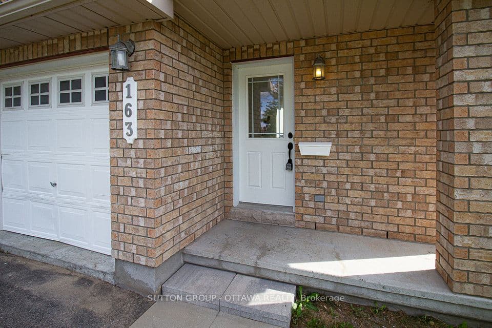 163 Silvermoon Crescent, Orleans - Cumberland and Area, ON K4A 0P5 – photo 2