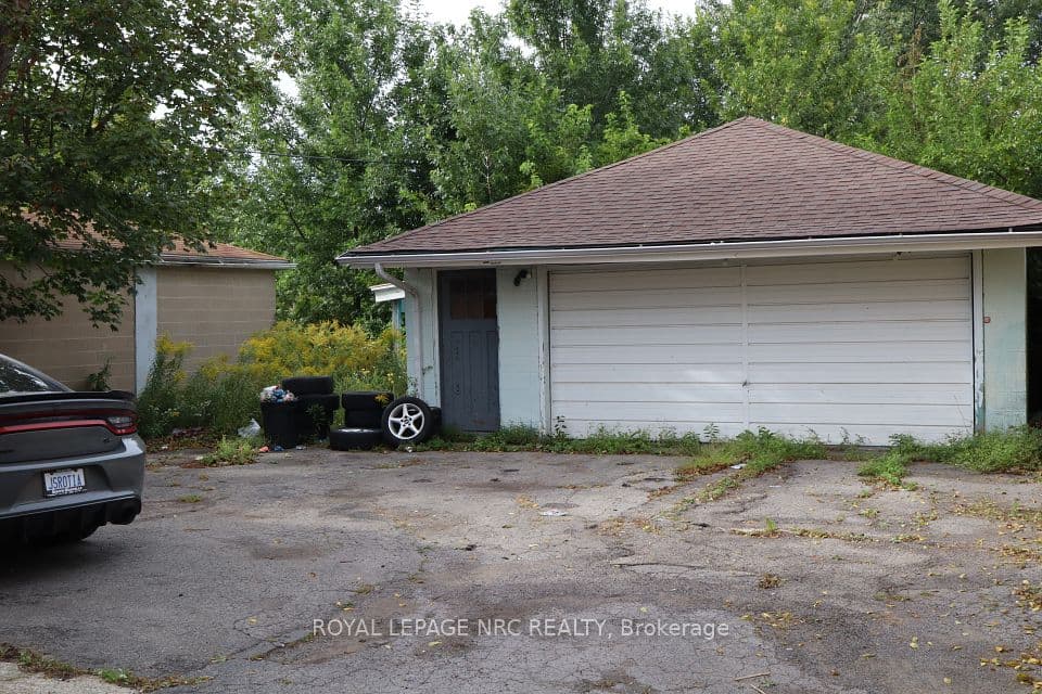 4911 Maple Street, Niagara Falls, ON L2E 2M6 – photo 2