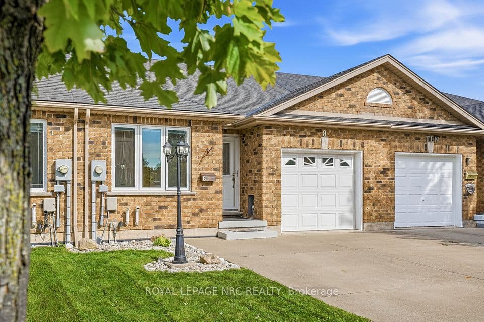 8 Bluegrass Crescent, St. Catharines, ON L2P 0A7 – main photo