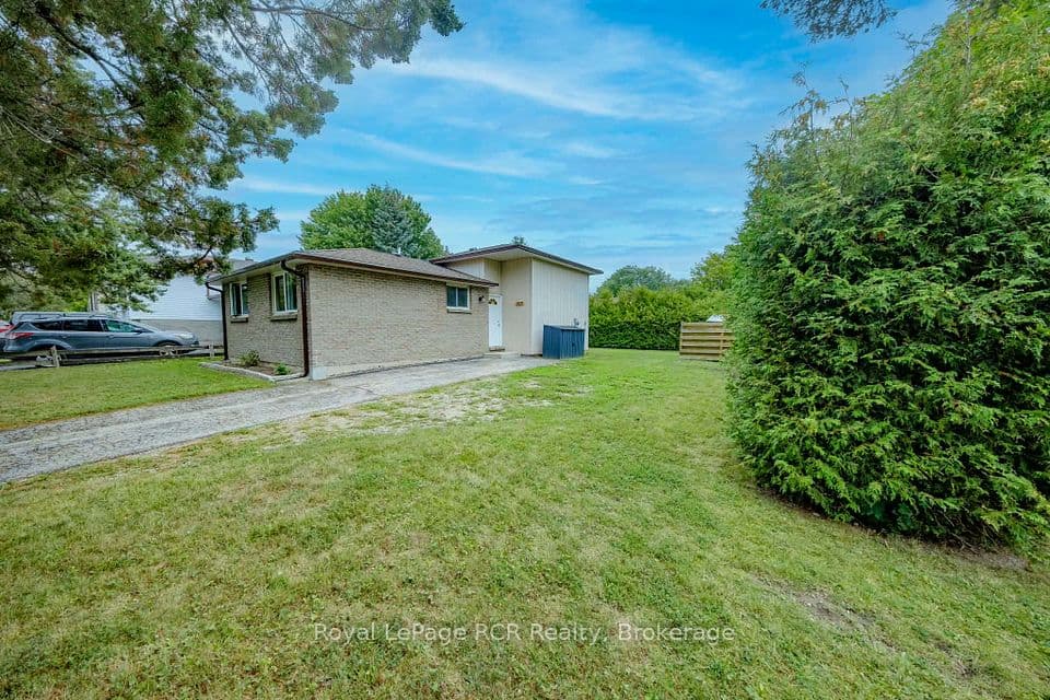 727 Johnston Crescent, Kincardine, ON N2Z 1S5 – main photo