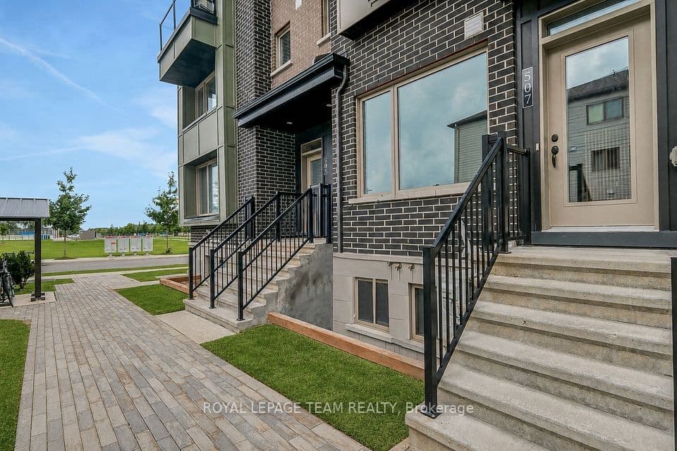 507 Takamose Private, Manor Park - Cardinal Glen and Area, ON K1K 5A5 – photo 2