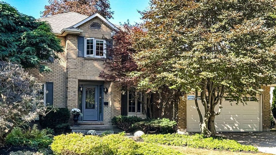 6 Cottonwood Court, Hamilton, ON L9G 3W1 – photo 2
