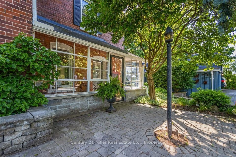585 Dundas Street E, Hamilton, ON L8B 0G7 – photo 2