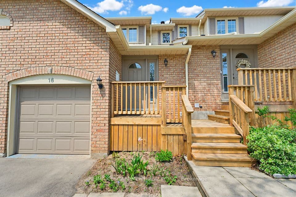 79 Braeheid Avenue 16, Hamilton, ON L8B 0C6 – main photo