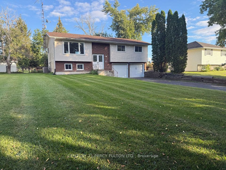 24 Southwood Crescent, Greater Napanee, ON K7R 3L2 – main photo