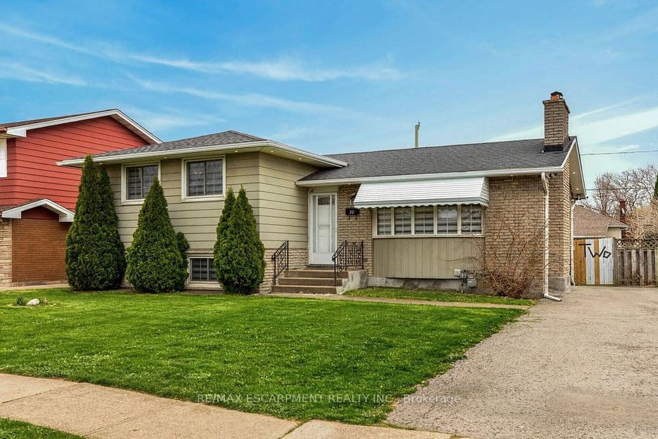 20 ST. CHARLES Drive, Thorold, ON L2V 2W4 – photo 2