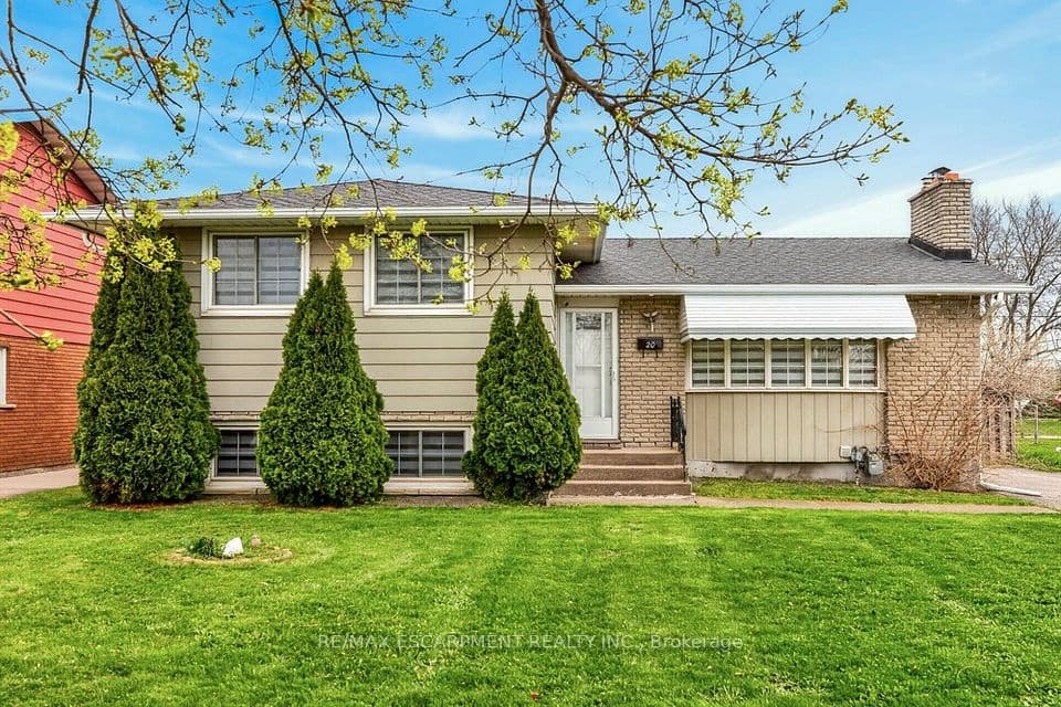 20 ST. CHARLES Drive, Thorold, ON L2V 2W4 – main photo