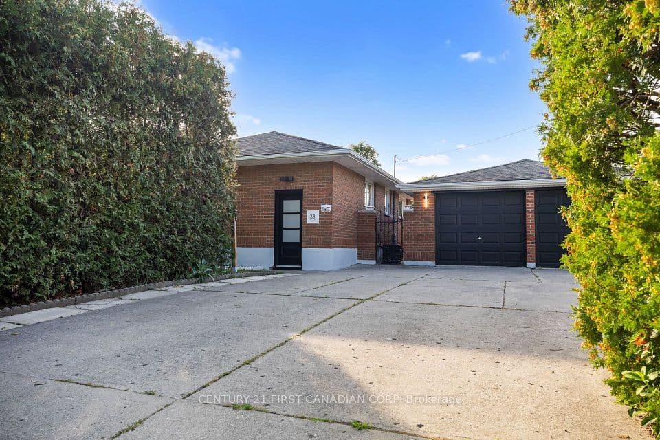 38 Silverdale Crescent, London South, ON N5Z 4A6 – main photo