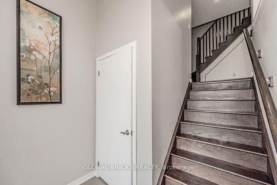 40 Crafter Crescent, Hamilton, ON L8J 0H6 – photo 2