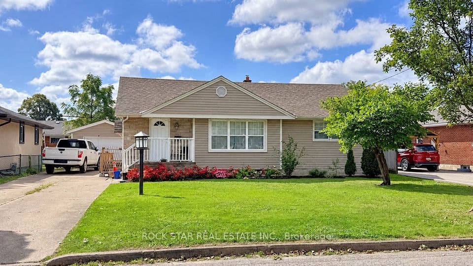 12 Roseland Avenue, St. Catharines, ON L2M 5Z2 – main photo