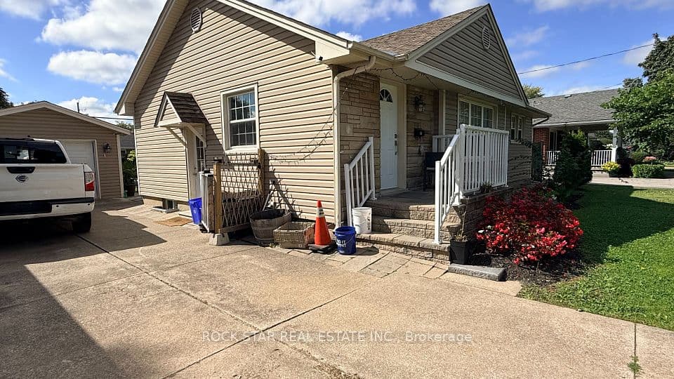 12 Roseland Avenue, St. Catharines, ON L2M 5Z2 – photo 3