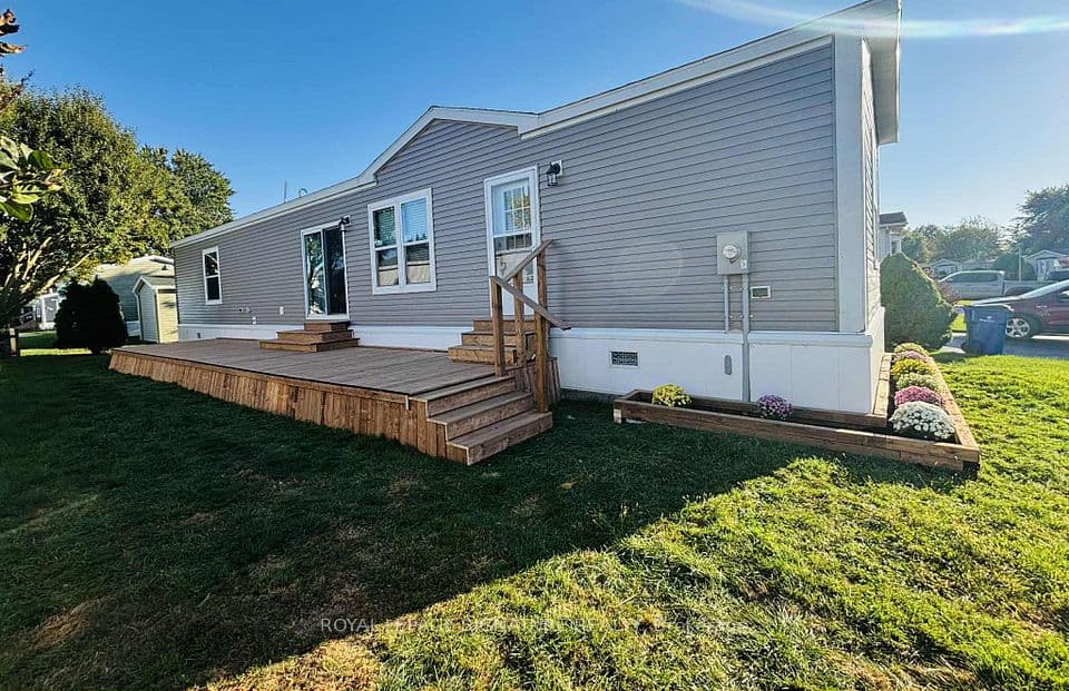 142 Regency Drive, Chatham-Kent, ON N7L 4E4 – main photo