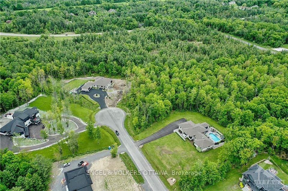 212 TERBOL Court 21, Kanata, ON K2W 0E7 – main photo